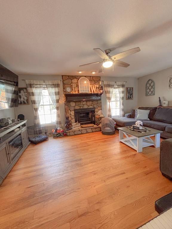 40 Hawks Cir, Westfield, MA 01085
