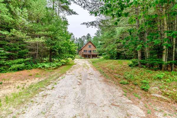 23 Countryside LN, Bethel, ME 04217