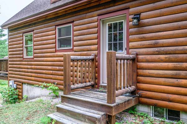 23 Countryside LN, Bethel, ME 04217