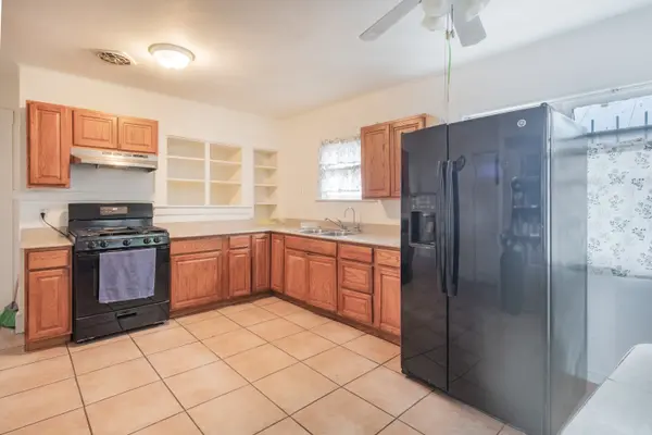 2728 E Madison Ave, Fresno, CA 93701-2419