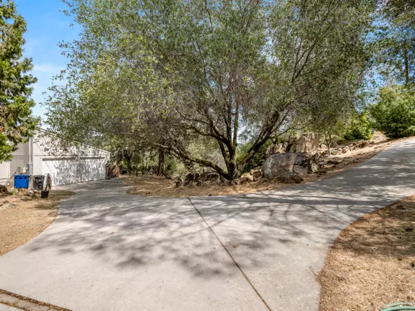 Coarsegold, CA 93614-9651,42035 Wild Horse Way