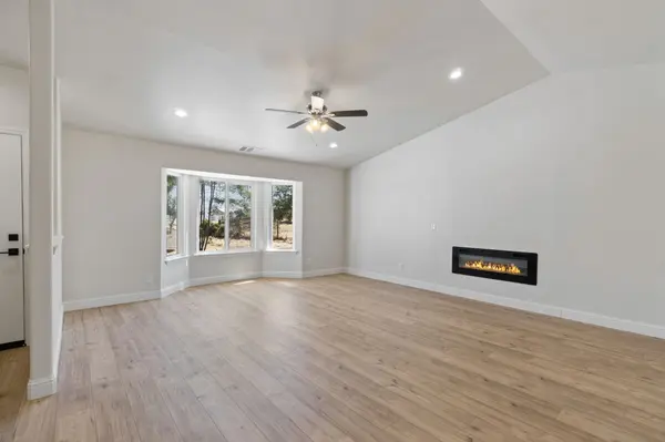 18046 Varden Dr, Madera, CA 93638-2733
