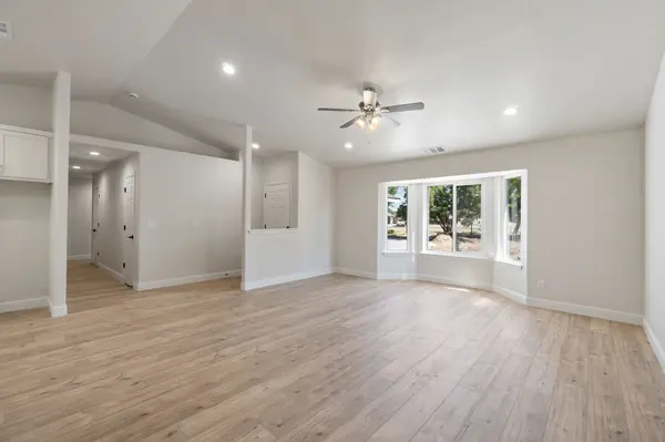 18046 Varden Dr, Madera, CA 93638-2733