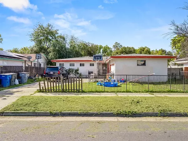 2972 E Northdale Ave, Fresno, CA 93726-2316