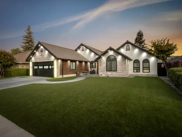 411 E Swallow Ct, Fresno, CA 93730-1257