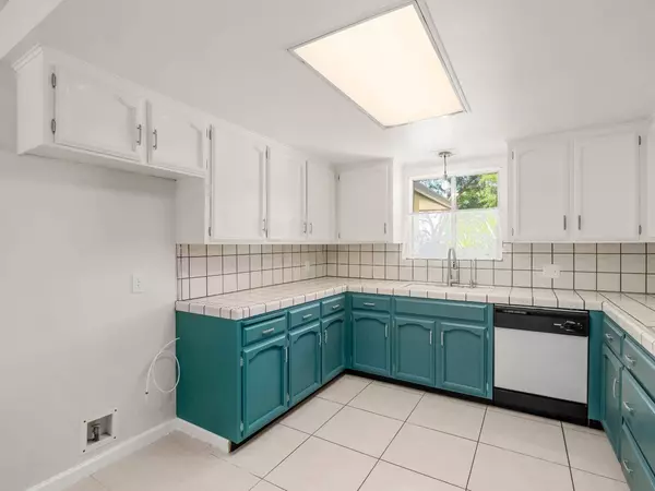 1646 W Millbrae AVE, Fresno, CA 93711