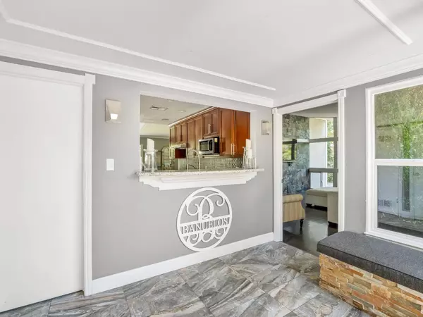 6090 E Townsend AVE, Fresno, CA 93727