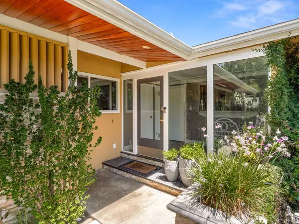 6090 E Townsend AVE, Fresno, CA 93727