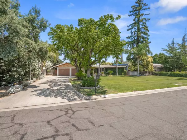 6090 E Townsend AVE, Fresno, CA 93727