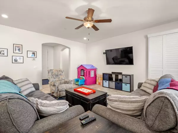 3208 N Rova Court, Visalia, CA 93291