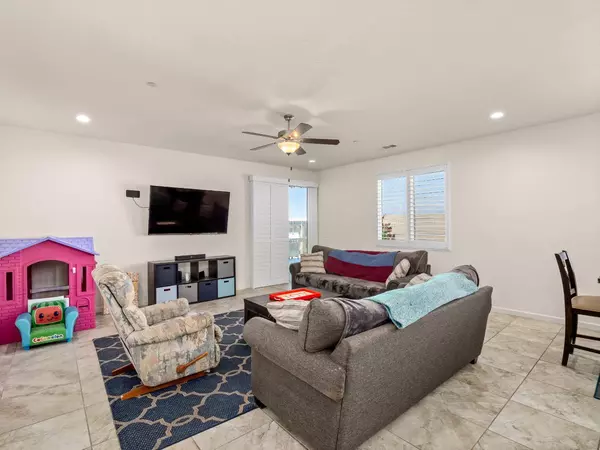 3208 N Rova Court, Visalia, CA 93291