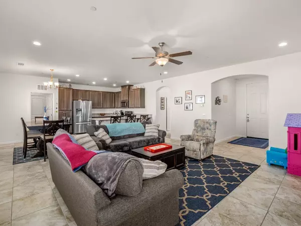 3208 N Rova Court, Visalia, CA 93291