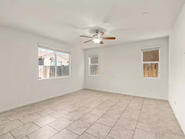 3433 Descanso AVE, Clovis, CA 93619