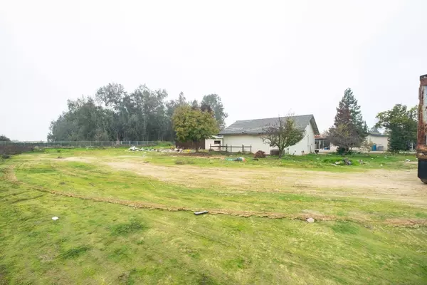 6401 S Chestnut AVE, Fresno, CA 93725