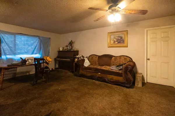 6401 S Chestnut AVE, Fresno, CA 93725