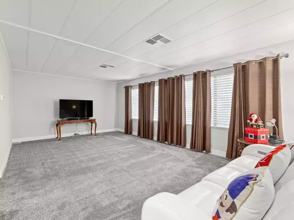 2706 W Ashlan Ave #111, Fresno, CA 93705