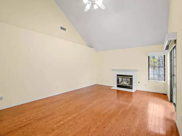 917 E Foxhill DR, Fresno, CA 93720