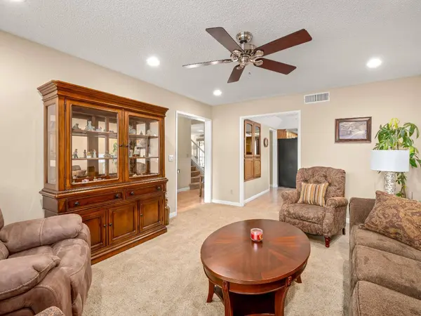 9322 N Jackson AVE, Fresno, CA 93720