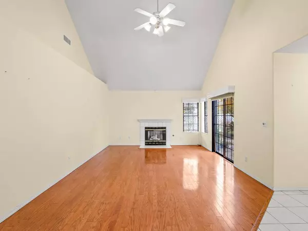 917 E Foxhill DR, Fresno, CA 93720