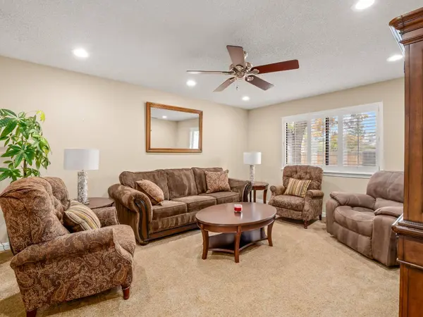 9322 N Jackson AVE, Fresno, CA 93720