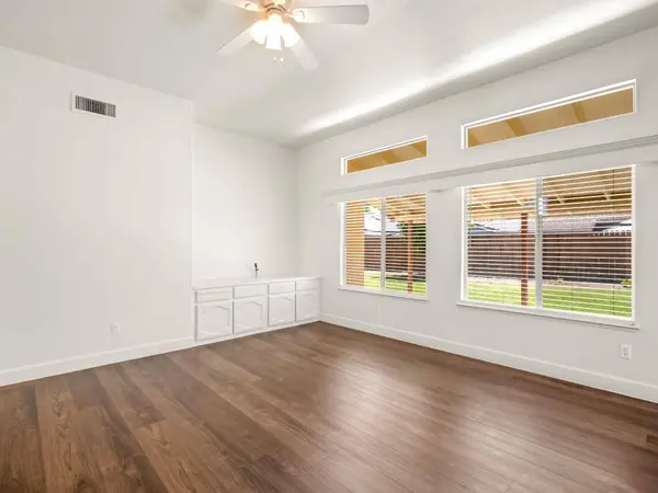 5637 W Oak AVE, Fresno, CA 93722