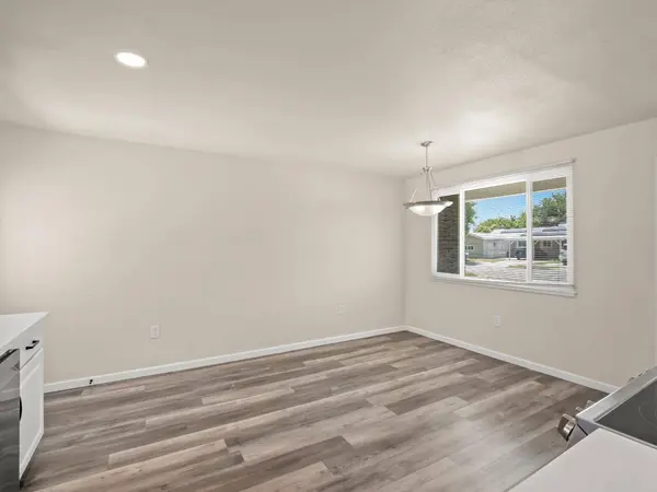 2409 E Holland AVE, Fresno, CA 93726