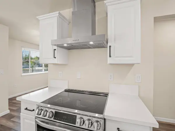 2409 E Holland AVE, Fresno, CA 93726