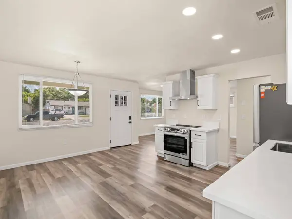 2409 E Holland AVE, Fresno, CA 93726