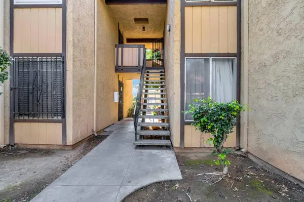 1550 W Ashlan AVE #208, Fresno, CA 93705