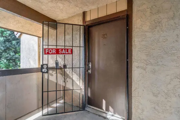 1550 W Ashlan AVE #208, Fresno, CA 93705
