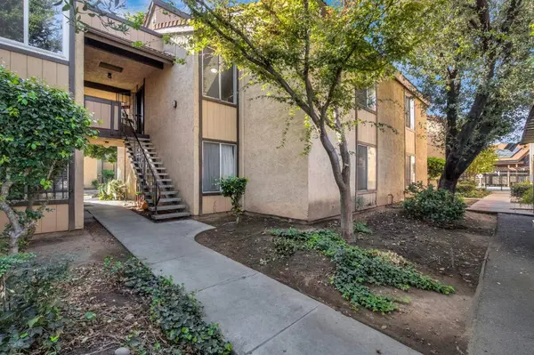 1550 W Ashlan AVE #208