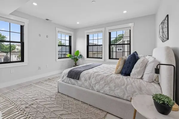 11B Lowell St #11B, Arlington, MA 02476