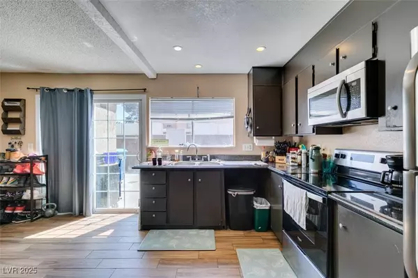 2454 Paradise Village WAY, Las Vegas, NV 89120