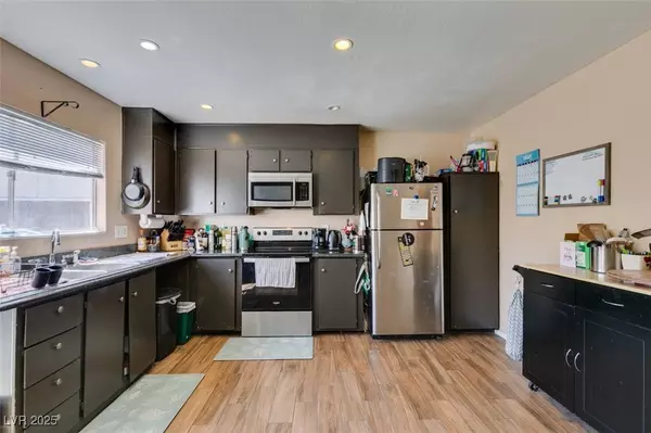 2454 Paradise Village WAY, Las Vegas, NV 89120