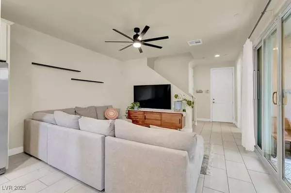 549 Tokopah Falls ST, Las Vegas, NV 89138