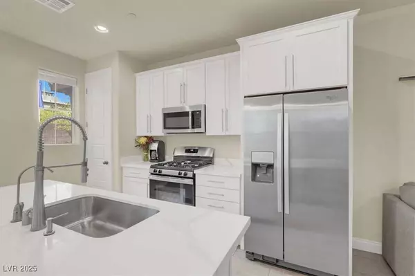 549 Tokopah Falls ST, Las Vegas, NV 89138