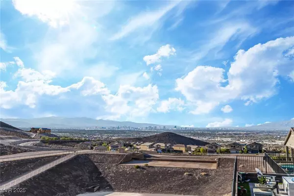 409 Oakey Crest Ridge ST, Henderson, NV 89012