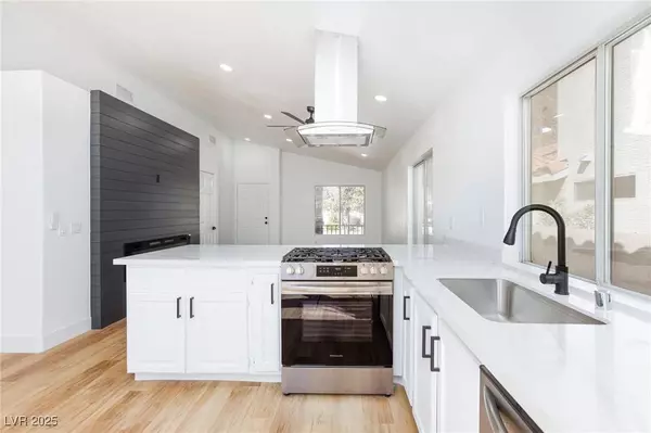 37 Tanglewood DR, Henderson, NV 89012