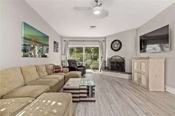 2216 Plaza Del Robles, Las Vegas, NV 89102