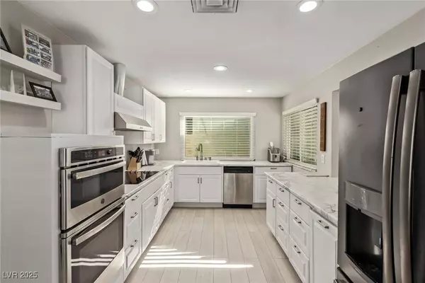 2216 Plaza Del Robles, Las Vegas, NV 89102