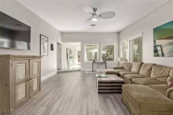 2216 Plaza Del Robles, Las Vegas, NV 89102