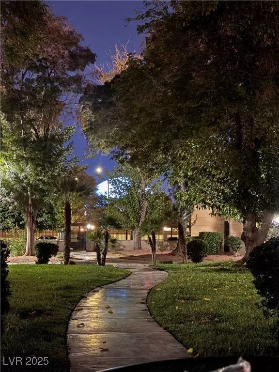 350 E Desert Inn RD #D102, Las Vegas, NV 89109