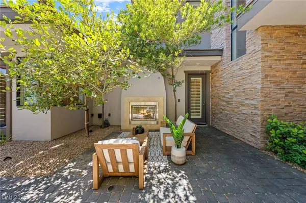 29 Soaring Bird CT, Las Vegas, NV 89135