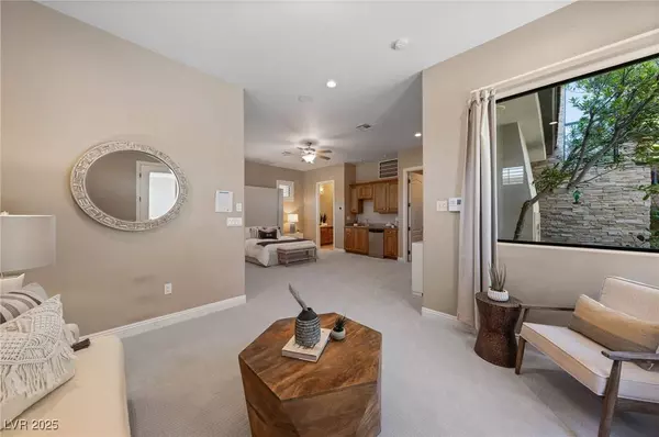 29 Soaring Bird CT, Las Vegas, NV 89135