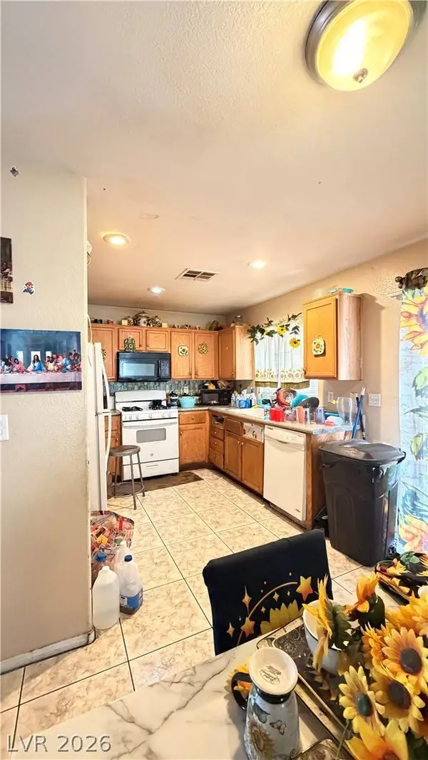 5905 Clover Canyon LN, Las Vegas, NV 89142