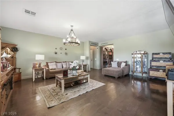 3895 Galiceno DR, Las Vegas, NV 89122