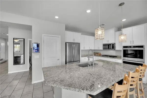 9267 Bluemist Falls ST, Las Vegas, NV 89123