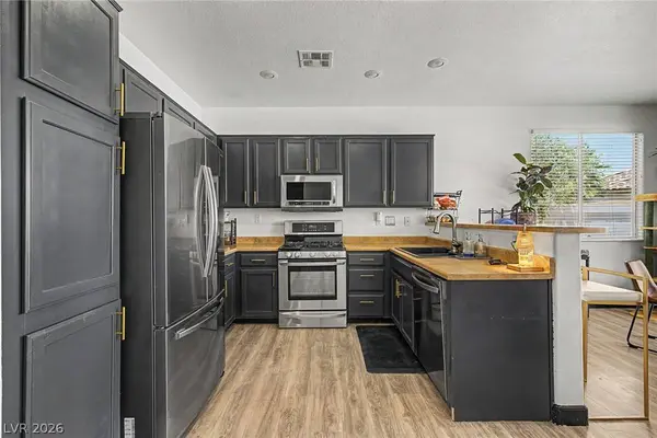7252 Forest Village AVE, Las Vegas, NV 89113