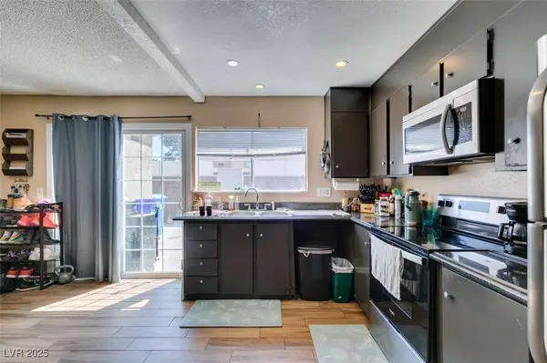 2454 Paradise Village WAY, Las Vegas, NV 89120