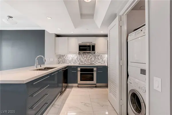 222 Karen AVE #1904, Las Vegas, NV 89109